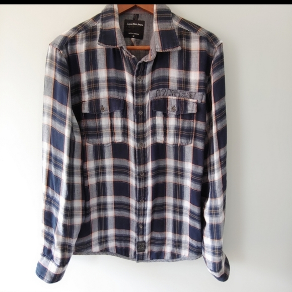 Calvin Klein Jeans Flanel Plaid Curved Hem Shirt. - Picture 11 of 11